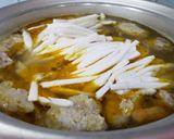 Hình bước làm 2 của món Bánh canh bột xắt nấu giò heo chả cá thác lác