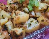 صورة لخطوة 3 من وصفة بطاطا بالثوم والكزبرة 🥔🧄🍽