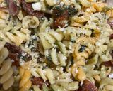 A picture of step 5 of Crispy Bacon Spinach Pesto Pasta.