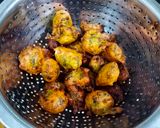 A picture of step 3 of Methi Kela Bhajiya.