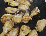 Foto del paso 2 de la receta: Alitas de pollo al horno con ensalada mixta