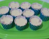 Foto langkah ke 8 dari resep Cup Cake Polos, Lembut banget.