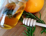 Foto del paso 3 de la receta: Queso Brie con miel infusionada con naranja, vainilla y romero