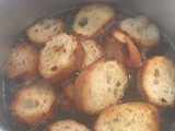 Sopa de tomillo, la típica sopa de nuestras abuelas que combate cualquier resfriado
