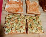 A picture of step 4 of White sauce chicken sandwich.