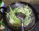 Foto langkah ke 2 dari resep Oseng sosis sayur.