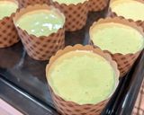 Foto langkah ke 6 dari resep Chiffon Pandan Cupcake - Full Putih Telur.