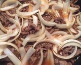 รูปขั้นตอนการทำที่ 5 ของ ข้าวหน้าเนื้อตุ๋นญี่ปุ่น (กิวด้ง)  牛丼 Gyūdon | Japanese Beef Blow