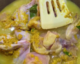 Foto langkah ke 3 dari resep Ayam Goreng Serundeng Lengkuas (Bumbu Ungkep).