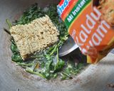 Foto langkah ke 3 dari resep Mie Rebus Kangkung.