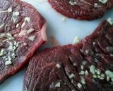 A picture of step 3 of garlic nailed steak (prego no pao ).