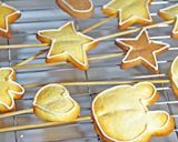 A picture of step 1 of Cookie Bouquet.