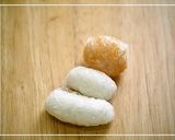 A picture of step 2 of New Year's Charaben Mr. Kagami-mochi Mikan.