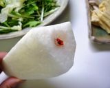 A picture of step 4 of How to Make Momiji Oroshi (Spicy Grated Daikon Radish).