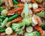 รูปขั้นตอนการทำที่ 1 ของ กุ้งผัดผัก