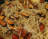 Foto del paso 6 de la receta: Spaghetti con le cozze e pomodorini
