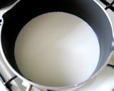 A picture of step 3 of Jiggly Matcha Milk Jello.