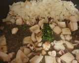 Foto del paso 3 de la receta: Arroz con Berberechos y Sepia