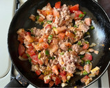 Foto del paso 3 de la receta: Jitomates rellenos de atún