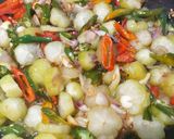 Foto langkah ke 4 dari resep Sambal Tumis Belimbing wuluh.