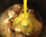 A picture of step 5 of Oyakodon (Chicken and Egg Rice Bowl).