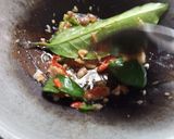 Foto langkah ke 3 dari resep Tumis Jantung Pisang Pedas.