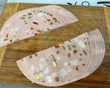 Une image de l'étape 3 de Salade composée de melon à la mortadelle farcie et feta.