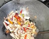Foto langkah ke 3 dari resep Tumis daun singkong + ikan asin.