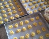 Foto langkah ke 4 dari resep Butter milk cookies.