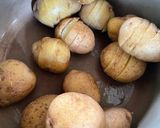 Foto langkah ke 3 dari resep Mini Hasselback Potatoes.