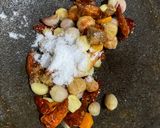 Foto langkah ke 4 dari resep Woku tulang babi (liongkut).