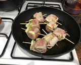 Foto del paso 4 de la receta: Rollitos de cerdo con calabacín y salsa romesco