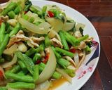 รูปขั้นตอนการทำที่ 4 ของ อกไก่ผัดถั่วฝักยาวใส่หอมใหญ่ใบโหระพาลีนๆ😄😄