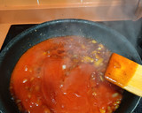 Foto del paso 4 de la receta: Pollo en salsa de tomate y queso
