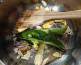 Foto langkah ke 4 dari resep Sup Pindang Ikan Gurame Bumbu Iris Cemplung Sehat Yummy.