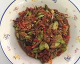 Foto langkah ke 5 dari resep Oseng iwak pedo (ikan asin).