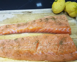 Foto del paso 2 de la receta: Salmón al horno con patatas y cebolla
