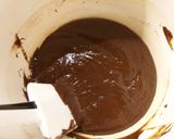 Foto del passaggio 4 della ricetta Tortino al cioccolato con cuore morbido