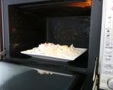 A picture of step 2 of Delicious Caramelized Onions.