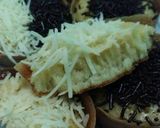 Foto langkah ke 6 dari resep Martabak manis mini.