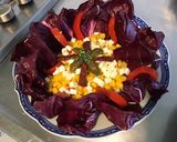 Une image de l'étape 11 de Trévise en salade au maïs,feta,poivron rouge,tomate séchée et câpres italiennes.