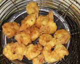 Foto langkah ke 1 dari resep Udang asam manis ala resto simple.