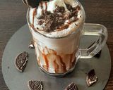 A picture of step 4 of Oreo milkshake.