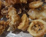 Foto langkah ke 2 dari resep Cumi Goreng Tepung Mentega.