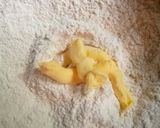 A picture of step 3 of Meat pie.