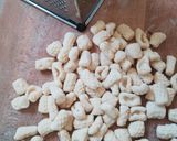 Foto del passaggio 2 della ricetta Gnocchetti con rucola, salsiccia e scamorza affumicata