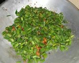 Foto langkah ke 4 dari resep Oseng oseng daun bawang.