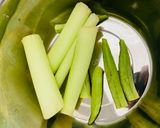 Hình bước làm 3 của món Cơm nhà: sườn non nướng, canh chua cá, sứa trộn, và cánh gà chiên nước mắm trong 60 phút