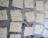 Foto del paso 9 de la receta: Galletitas crocantes con cebollita de verdeo (saladas) gluten free, con kéfir
