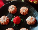 A picture of step 4 of Strawberry oats coconut soft bites.